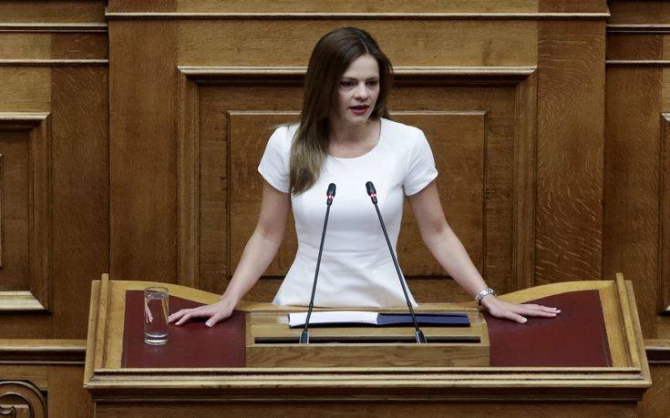 Αχτσιόγλου: Αύξηση του κατώτατου μισθού από τον Ιανουάριο του 2019